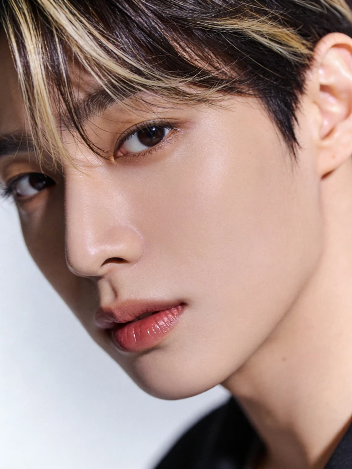 gemini ai boy in soft idol closeup