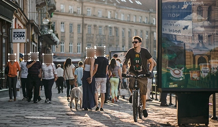 blur faces in video avclabs